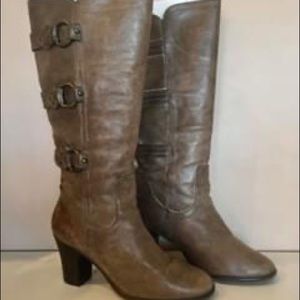 Woman’s Leather Boots